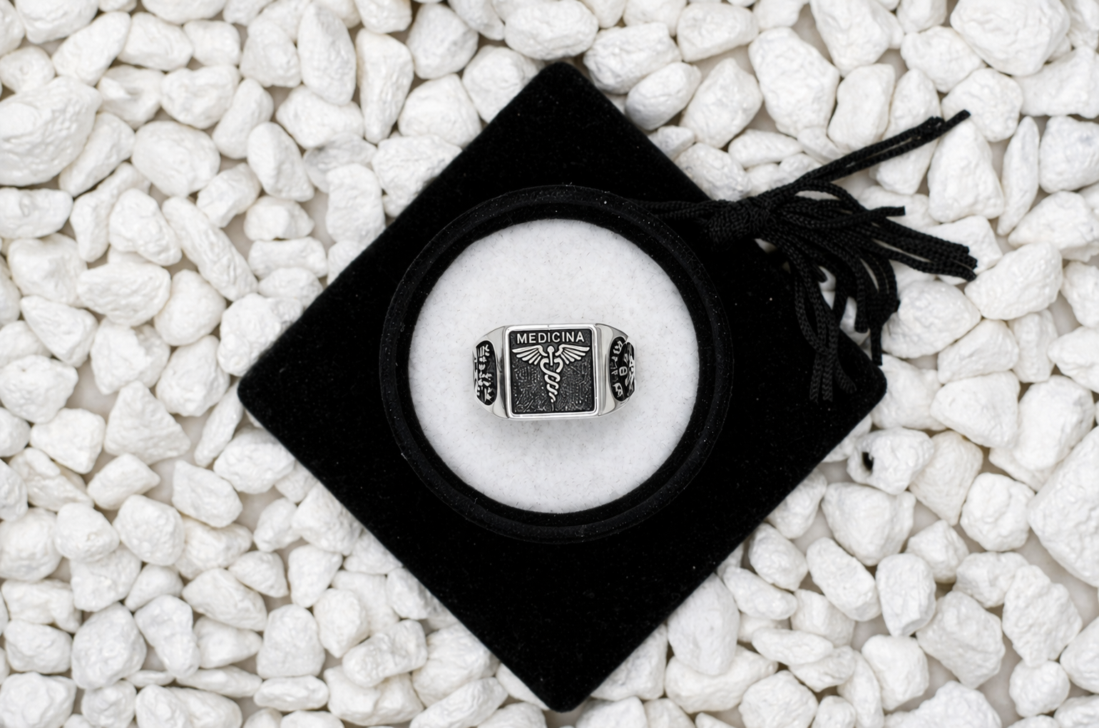 Anillos de Graduación Clásicos