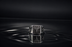 Anillo de Graduación Cuadrado Clásico